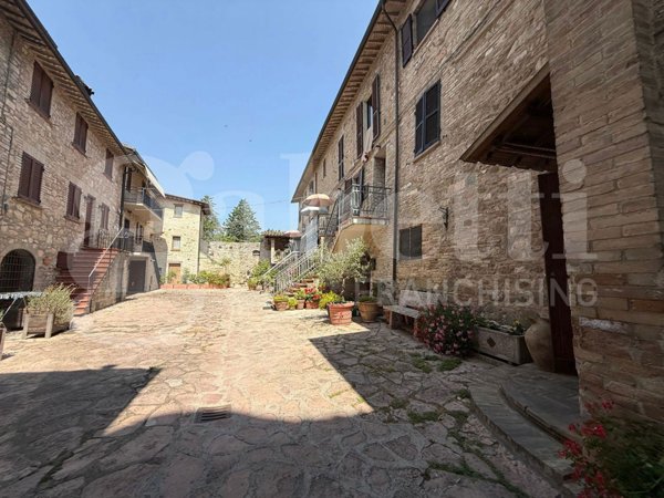 casa indipendente in vendita ad Assisi in zona Tordandrea