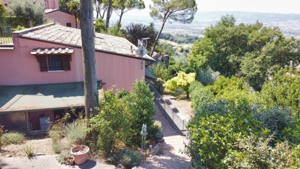casa indipendente in vendita ad Assisi