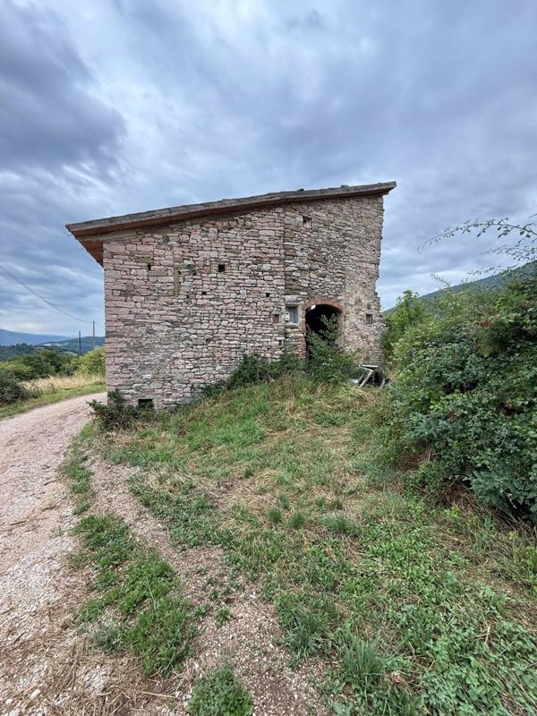 quadrivano in vendita ad Assisi