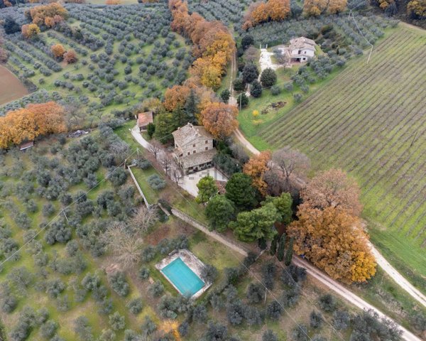 casale in vendita ad Assisi in zona Palazzo