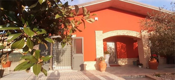 casa indipendente in vendita ad Assisi in zona Petrignano