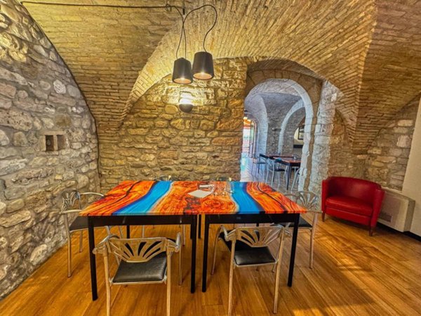 negozio in vendita ad Assisi in zona Santa Maria degli Angeli