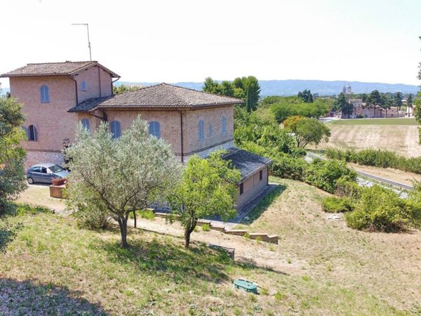 casa indipendente in vendita ad Assisi in zona Rivotorto