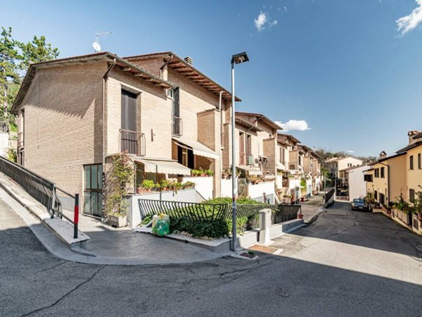 casa indipendente in vendita ad Assisi