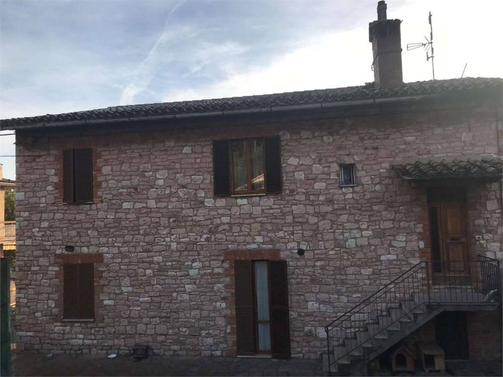 casa semindipendente in vendita ad Assisi