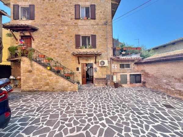 casa indipendente in vendita ad Assisi in zona Petrignano