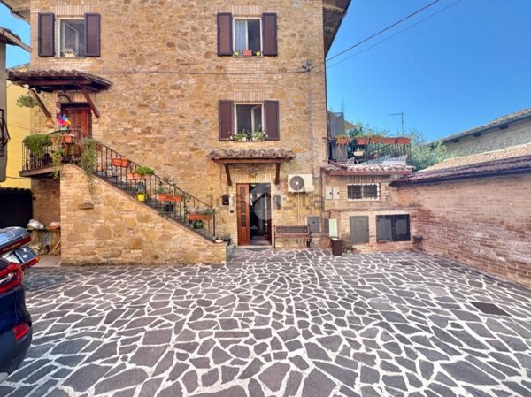 casa indipendente in vendita ad Assisi in zona Petrignano