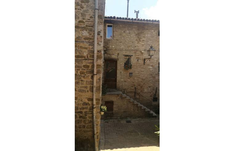 casa indipendente in vendita ad Assisi in zona Castelnuovo