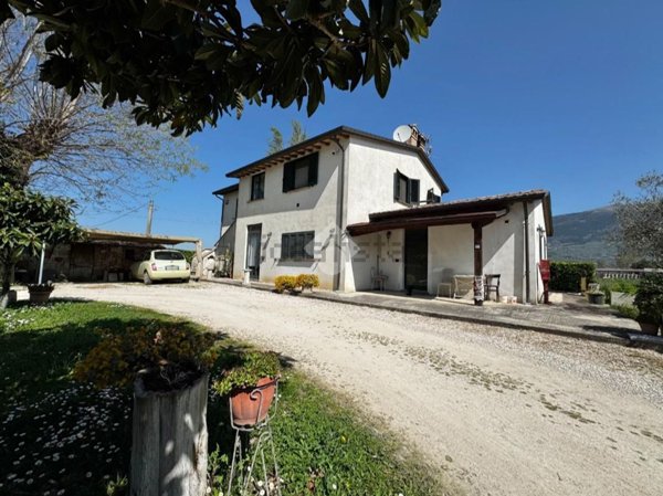 casa indipendente in vendita ad Assisi in zona Tordandrea