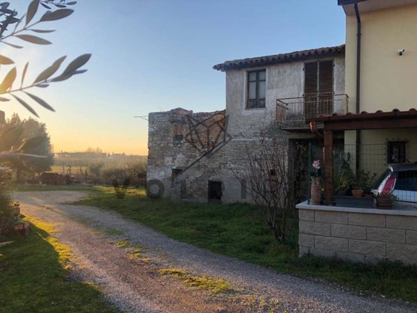 casa indipendente in vendita ad Assisi in zona Capodacqua