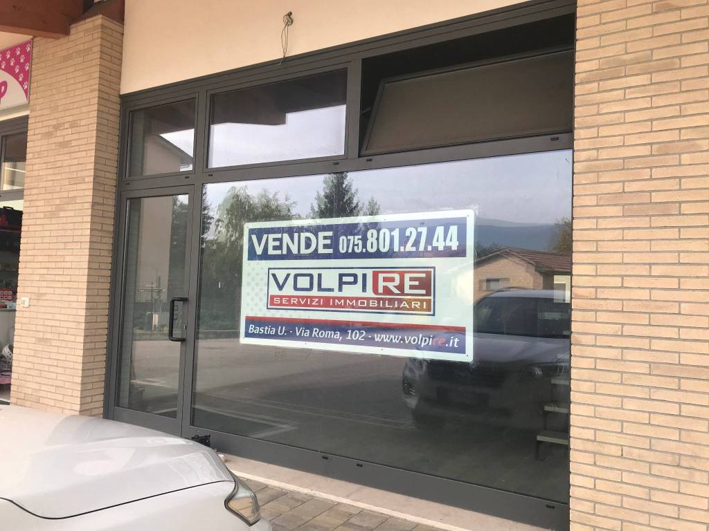 negozio in vendita ad Assisi in zona Santa Maria degli Angeli