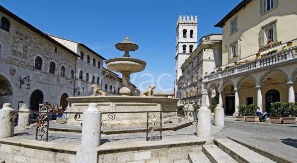 negozio in vendita ad Assisi