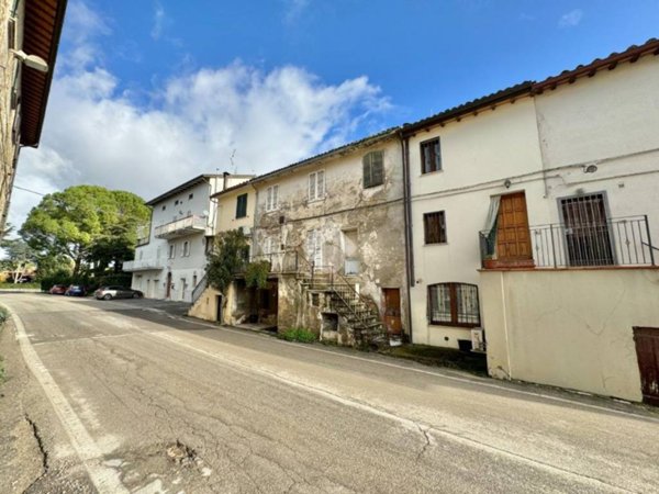 casa indipendente in vendita ad Assisi in zona Palazzo