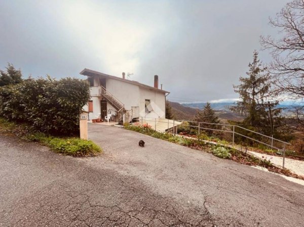 casa indipendente in vendita ad Assisi