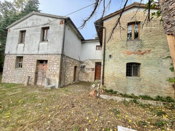 casa indipendente in vendita ad Assisi in zona Castelnuovo
