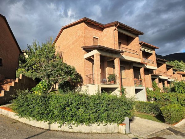 casa indipendente in vendita ad Assisi