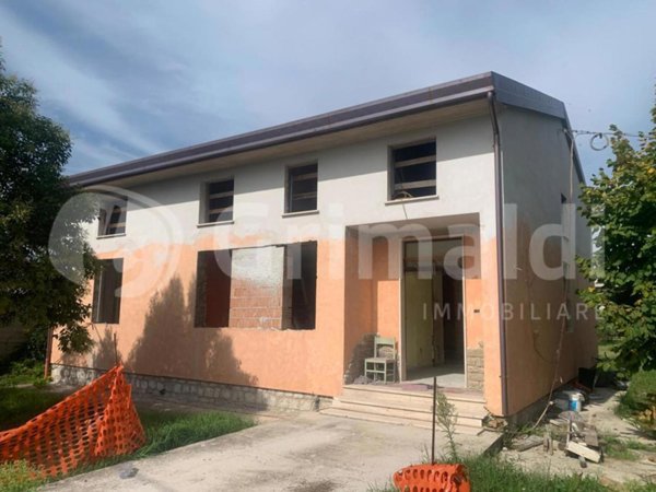 casa indipendente in vendita ad Assisi in zona Rivotorto