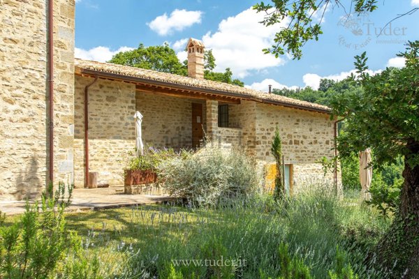 casale in vendita ad Assisi