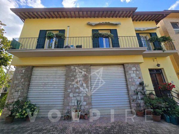 casa indipendente in vendita ad Assisi in zona Santa Maria degli Angeli