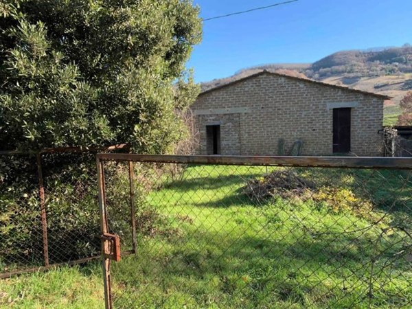 casa indipendente in vendita ad Assisi in zona Porziano