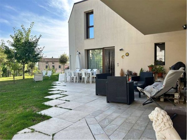casa indipendente in vendita ad Assisi in zona Palazzo