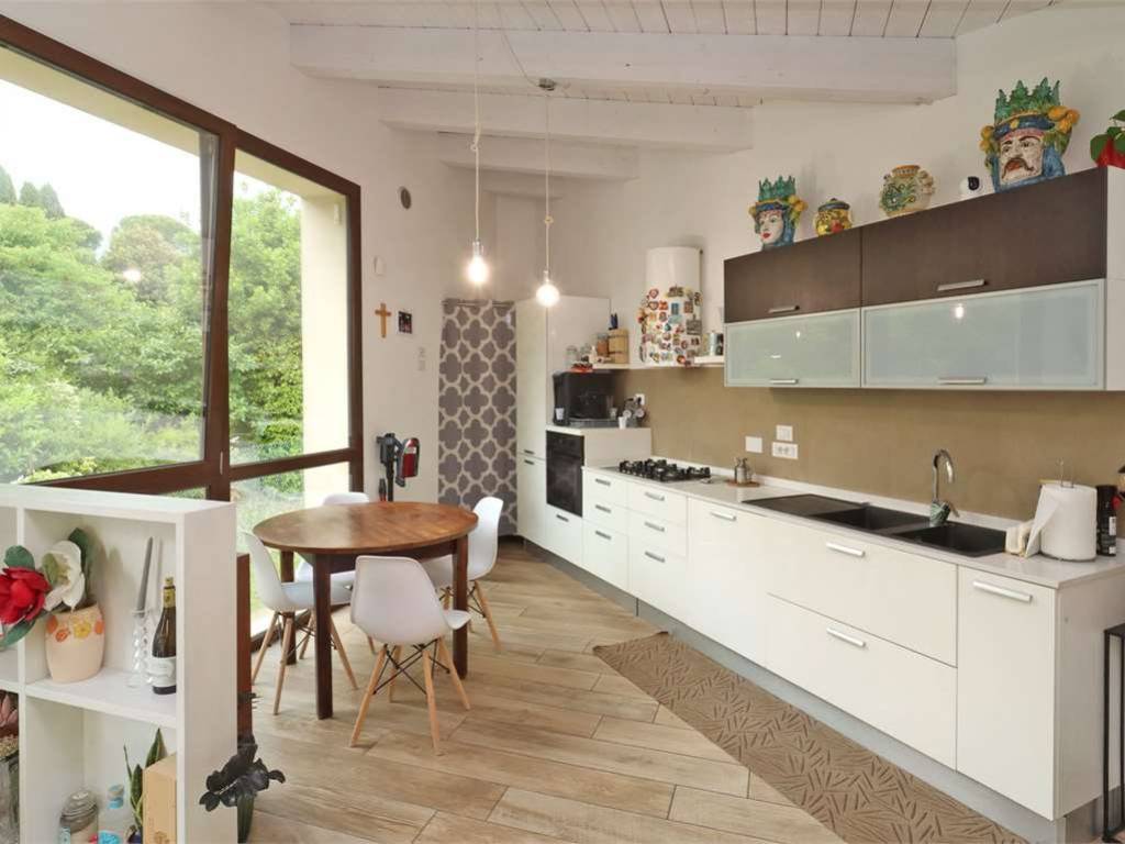 casa indipendente in vendita ad Assisi in zona Palazzo