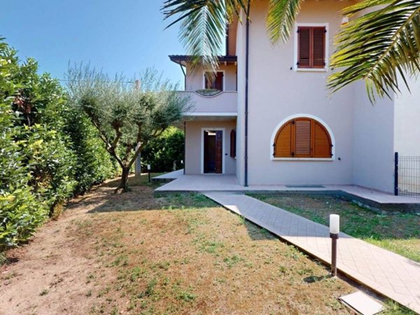 casa indipendente in vendita ad Assisi in zona Petrignano