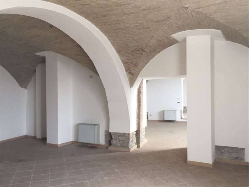 negozio in vendita ad Assisi in zona Palazzo