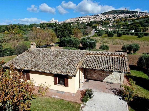 casa indipendente in vendita ad Assisi