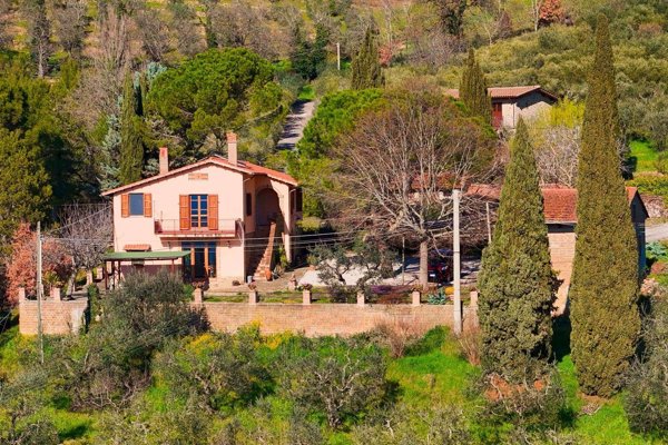casa indipendente in vendita ad Assisi in zona Palazzo