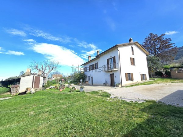 casa indipendente in vendita ad Assisi in zona Capodacqua
