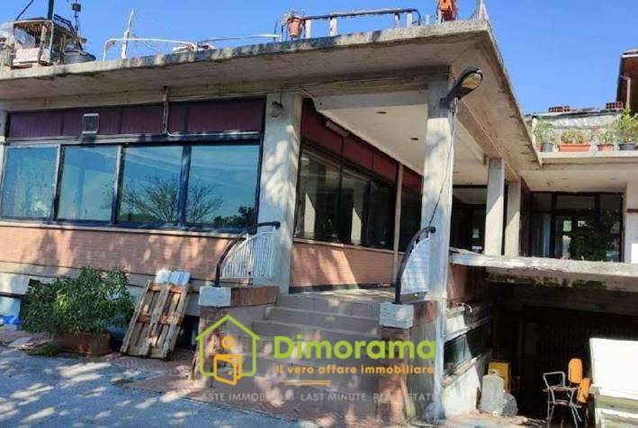 negozio in vendita ad Assisi