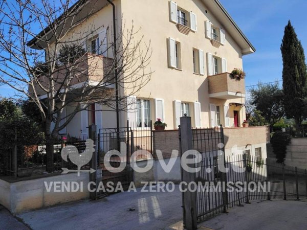 casa indipendente in vendita ad Assisi in zona Castelnuovo