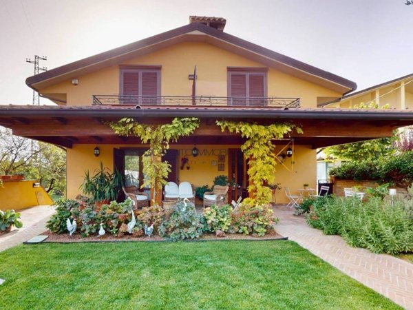 casa indipendente in vendita ad Assisi in zona Capodacqua