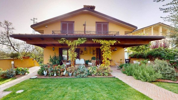 casa indipendente in vendita ad Assisi in zona Capodacqua