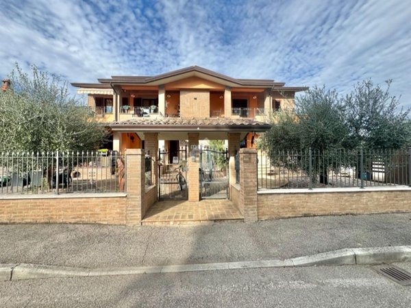 appartamento in vendita ad Assisi in zona Petrignano