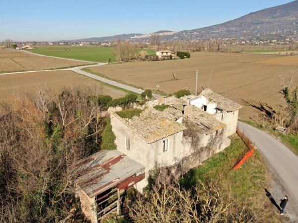 casa indipendente in vendita ad Assisi in zona Capodacqua