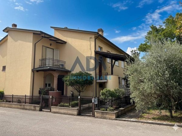 casa indipendente in vendita ad Assisi in zona Santa Maria degli Angeli