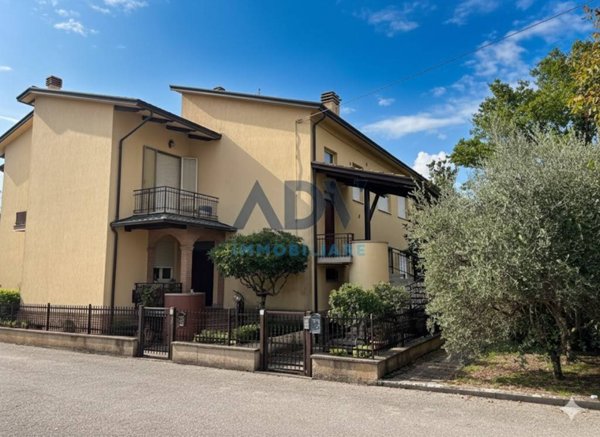 casa indipendente in vendita ad Assisi in zona Santa Maria degli Angeli