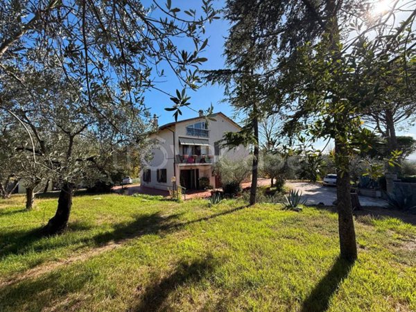 casa indipendente in vendita ad Assisi in zona Palazzo