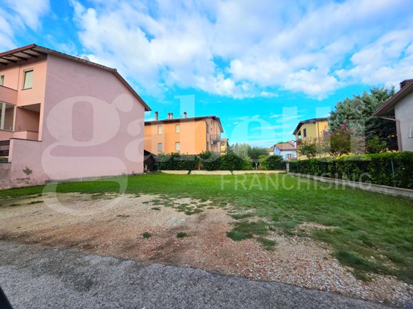 terreno edificabile in vendita ad Assisi in zona Petrignano