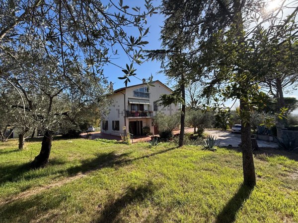 casa indipendente in vendita ad Assisi in zona Palazzo