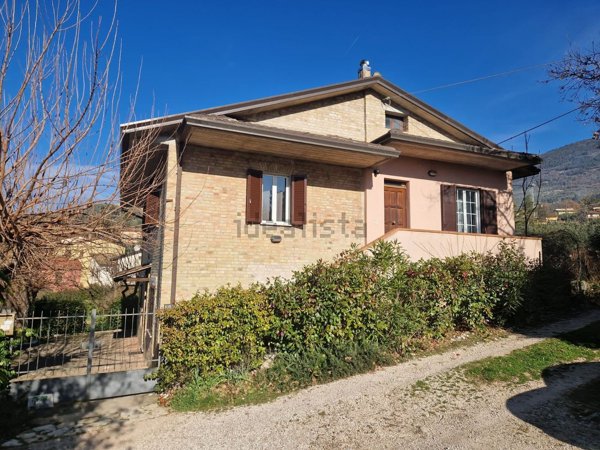 casa indipendente in vendita ad Assisi in zona Viole