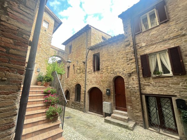 casa indipendente in vendita ad Assisi in zona Petrignano