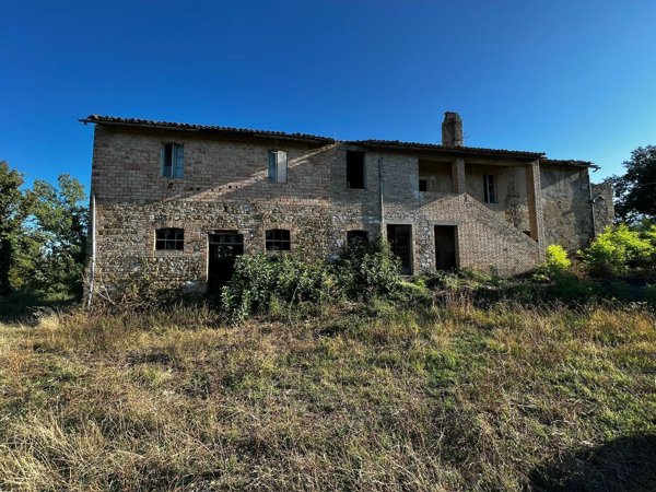 quadrivano in vendita ad Assisi