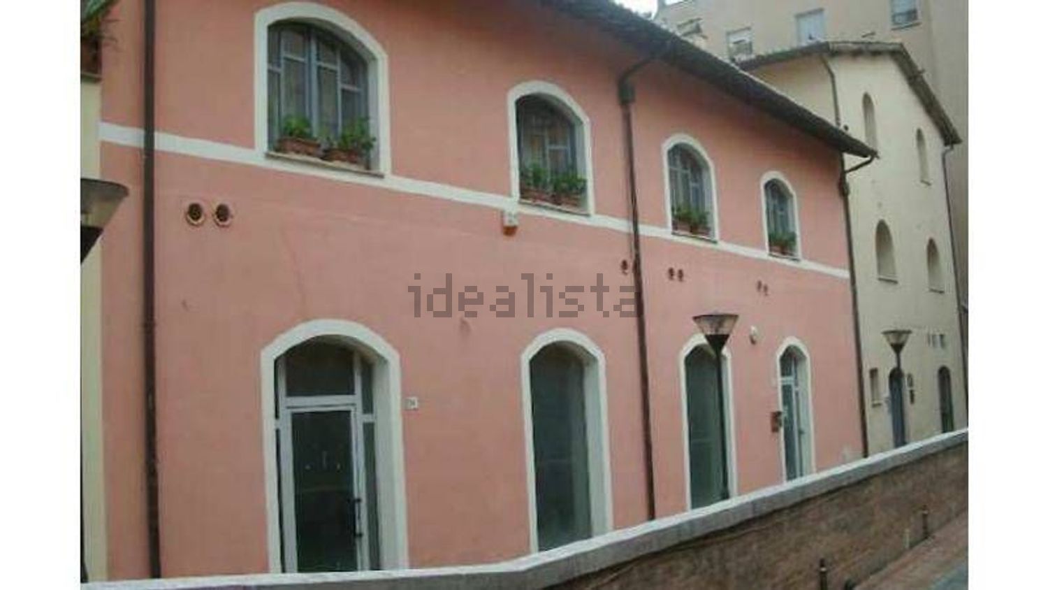 negozio in vendita ad Assisi