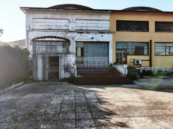 capannone in vendita ad Assisi in zona Petrignano