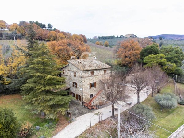 casa indipendente in vendita ad Assisi in zona Palazzo