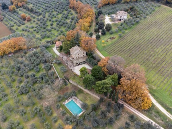 casa indipendente in vendita ad Assisi in zona Palazzo
