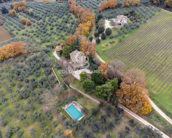 casa indipendente in vendita ad Assisi in zona Palazzo